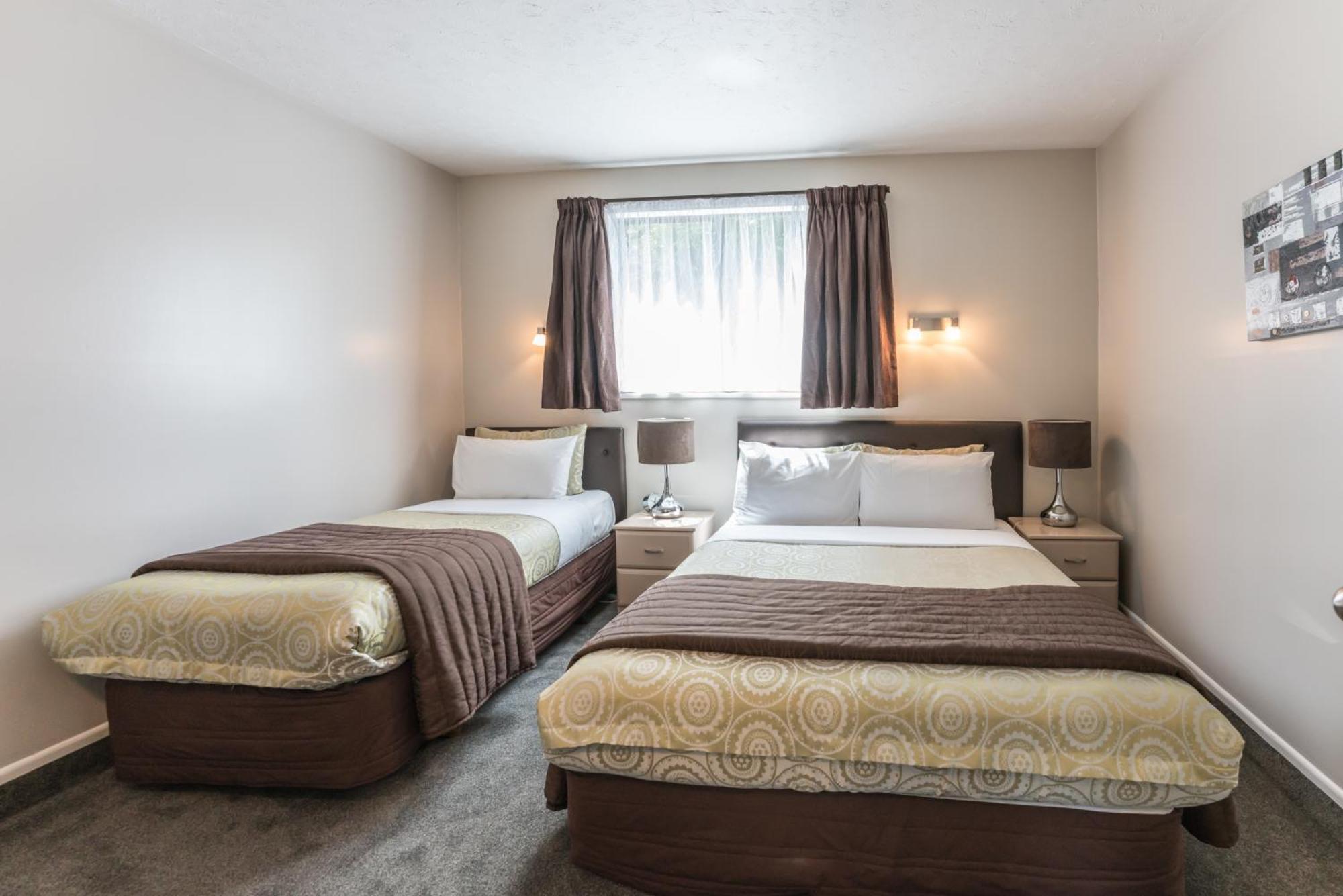 Strathern Motor 4* Christchurch